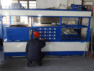 全自動吸塑成型機