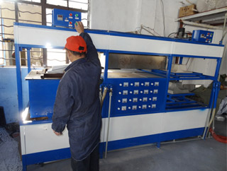 全自動吸塑成型機